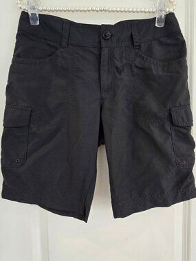 Columbia Women's Size 8, 10" inseam lightweight shorts